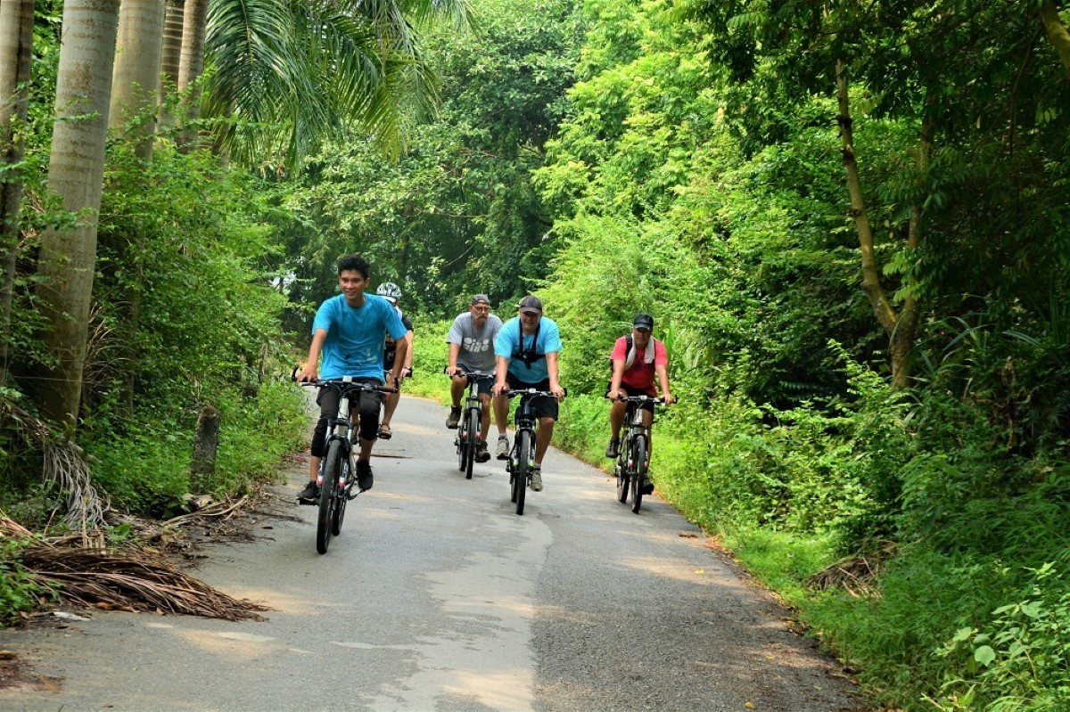 Electric Bike Tour Hanoi Co Loa Citadel 1 Day
